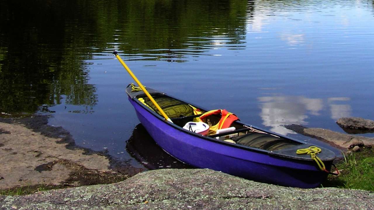 How to Paddle a Canoe Alone
