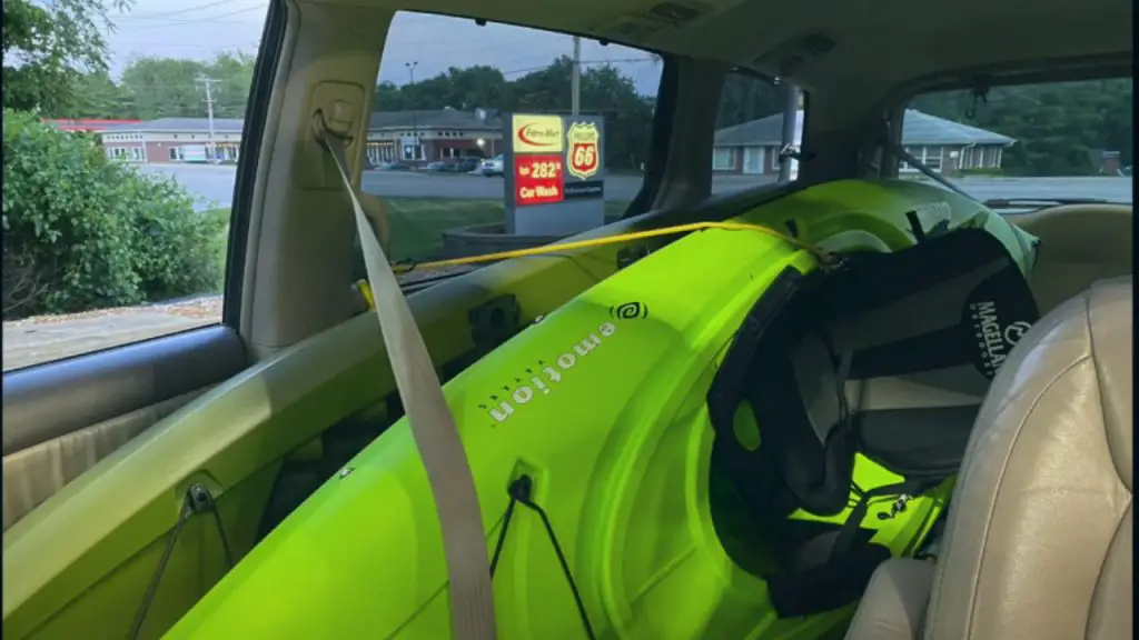 Kayaks fit in SUV car