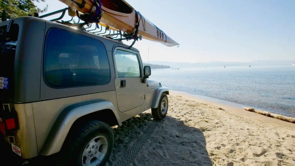 Jeep wrangler with discount kayak on top